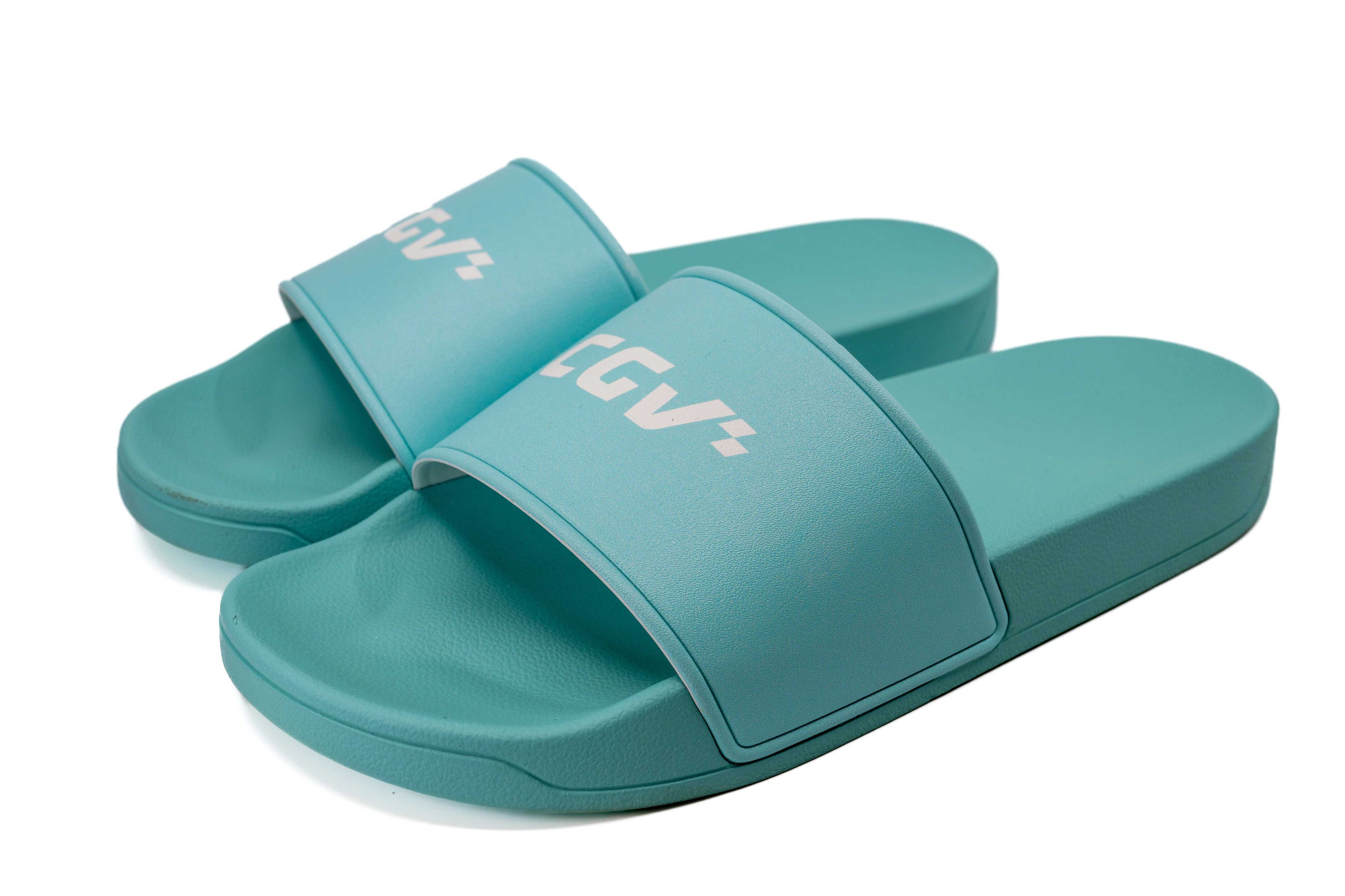 Sandales turquoise CGV à plat, vues de côté, soulignant la forme ergonomique.